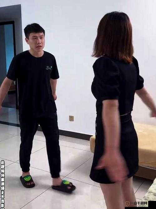 ：震惊一男子竟在女厕做出这种事