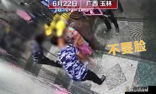 公交车上男子掀起裙子后实施不当行为令人愤慨